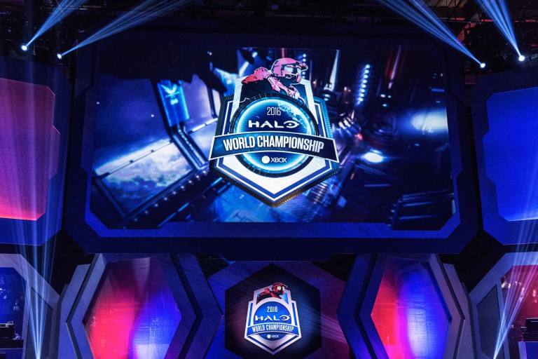 Halo-World-Championship-2016-Mainstage-1-768x512